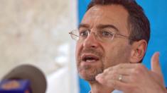 UN humanitarian co-ordinator in South Sudan Toby Lanzer gives a press conference on 4 February 2014 in Juba