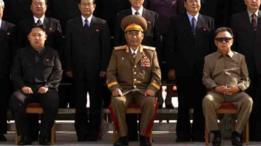 Kim Jong-un junto a su padre Kim Jong-il