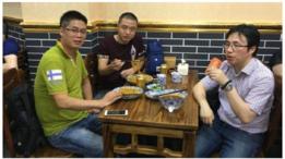 pengunjung restoran alilan