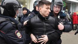 اعتقال متظاهرين في موسكو