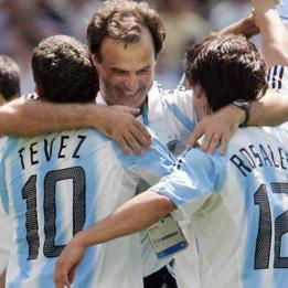 Bielsa celebra la medalla de oro en Atenas 2004