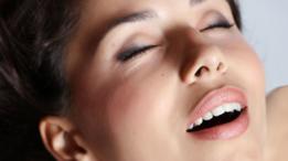 "100 женщин": врачи раскрывают тайны женского оргазма