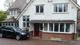 Fachada de la casa de Bailey y Stewart en Royston.