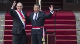 El presidente de Perú, Pedro Pablo Kuczynski, y el ministro de Defensa, Mariano González, el día de la asunción en julio pasado.