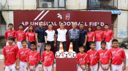 Niños jugando en cancha asimétrica