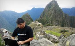 Los usuarios del sitio web envían fotos de todo el mundo, como esta desde Maccu Pichu en Perú
