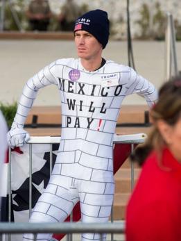 Un seguidor de Trump que apoya la construcción del muro.