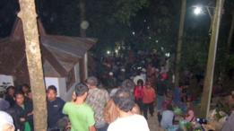 Montaña con mucha gente.