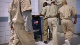 Reos en una centro de detención de Estados Unidos.
