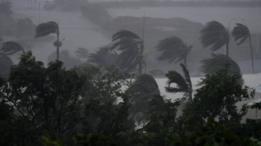 عاصفة قوية وأمطار تضرب ساحل مدينة إيرلي في أستراليا