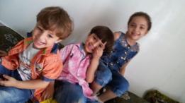 الطفلة السورية بنى العابد وشقيقاها