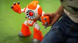 robot i-Que