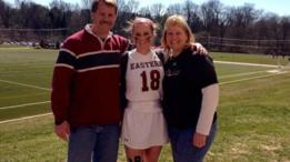 Victoria Graham con sus padres