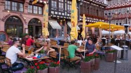 فرانكفورت تضم العديد من المطاعم والمتاجر