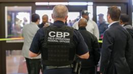 Un agente del CBP