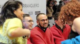 Firmando autógrafos tras el concierto.