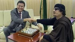 Ilyumzhinov con Gadafi