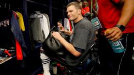 Tom Brady en el vestidor del estadio en Houston donde fue el Super Bowl en febrero.