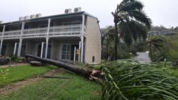 أضرار سببها الإعصار على ساحل مدينة إيرلي في أستراليا