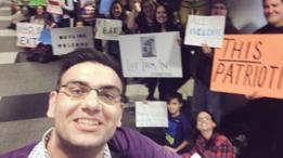 Ali Hamedani a su salida del aeropuerto de Chicago O'Hare