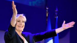 Marine Le Pen celebra ante sus seguidores