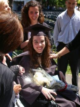 Anastasia Somoza cuenta con un título universitario y una maestría.