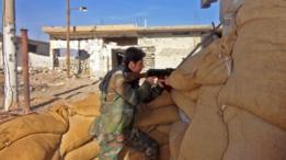أحد عناصر الجيش السوري في دير الزور