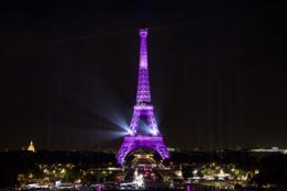 Torre Eiffel de morado