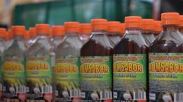 Botellas de viche y tomaseca