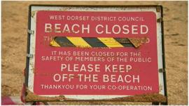 A beach closed sign