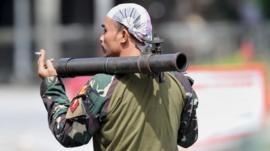 A Philippine soldier carriers a mortar in Zamboanga City