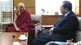 The Dalai Lama (l) with