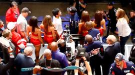 Manny Pacquiao (l) and Floyd Mayweather pose during their official weigh-in