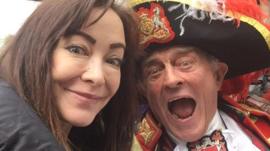 Katrien Grobler and town crier Tony Appleton