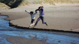 Kerry and Ella on the Ayrshire Coastal Path