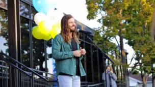 美国“最好”老板放弃百万工资给雇员加薪