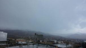 علی: برف پاییزی بر کوه‌های اورمیه روز جمعه