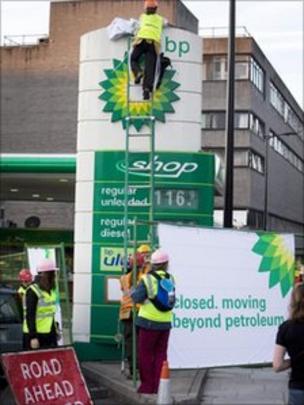 Biểu tình phản đối công ty điện năng lượng BP