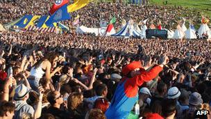 Fans watch Pulp at the Glastonbury Festival in England on 25 June 2011