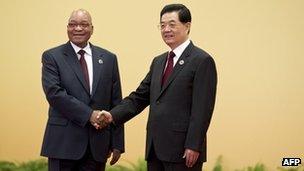 Chinese President Hu Jintao (R) with South African President Jacob Zuma