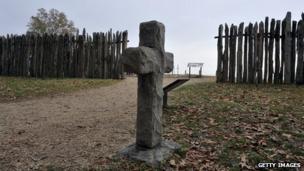 A cross in a Jamestown cemetery