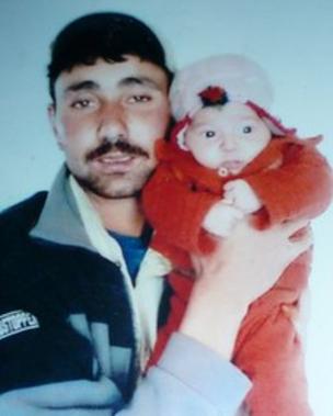 <b>Ali Hussain</b> with his son who is now five - _68372403_p1020873