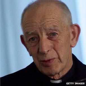Fr Alec Reid died in a Dublin hospital on Friday morning - _71280241_71280240