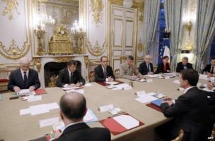 French President Francois Hollande presides over an emergency cabinet meeting in Paris, 8 January