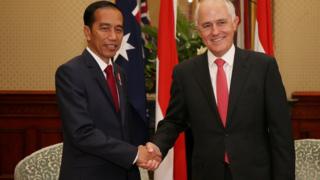 Indonesian President Joko Widodo (L) shakes hands with Australian Prime Minister Malcolm Turnbull at Admiralty House in Sydney, Australia, February 26, 2017