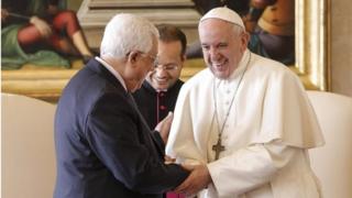 Pope Francis (R) shakes hands with Palestinian President Mahmud Abbas (Abu Mazen) (L) during a private assembly in a Vatican, Vatican City, 14 Jan 2017.