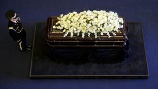 A member of the US armed services stands next to the casket of Nancy Reagan at the Ronald Reagan Presidential Library, Simi Valley. Photo: 9 March 2016