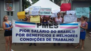 Mulheres capixabas protestam diante de batalhão da PM no ES