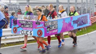 runners dressed as scooby doo characters