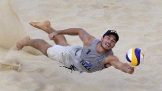 New-Zealand's-Ben-O'Dea-dives-for-the-ball